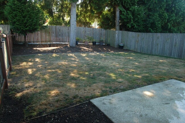 Building Photo - 7014 180th Ave E