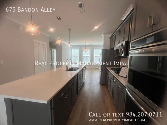 Building Photo - 675 Bandon Aly