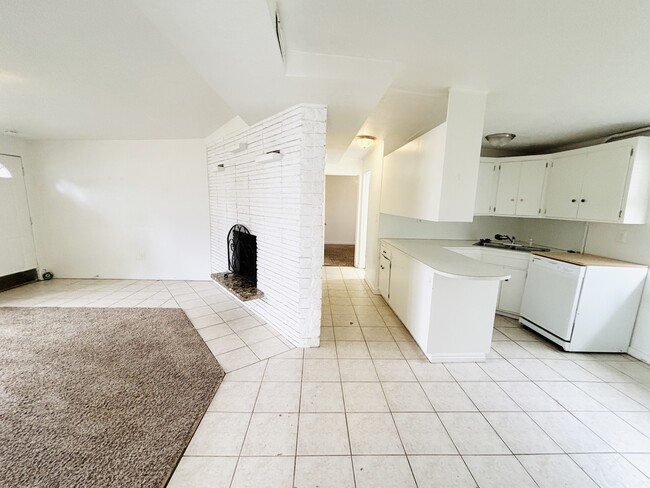 Building Photo - 13413 Minuteman Dr