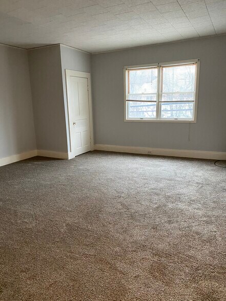 Living Room - 498 N Main St