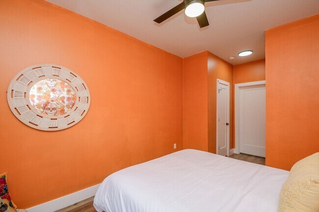 Building Photo - 1504 Evelyn St