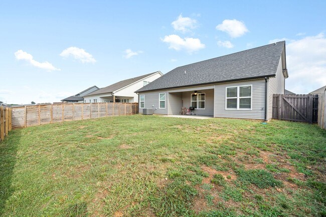 Building Photo - 3 Bedroom 3 Bath Home with Bonus Room For Rent!