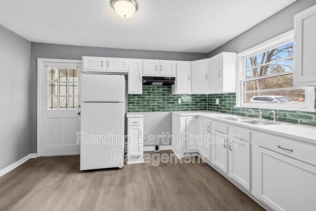 Building Photo - 7216 Paris Ave