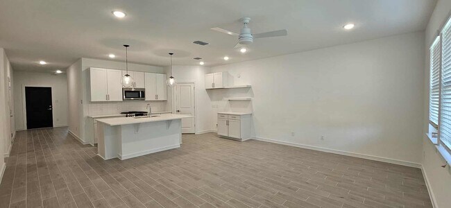 Building Photo - 8442 Bay Oaks Dr