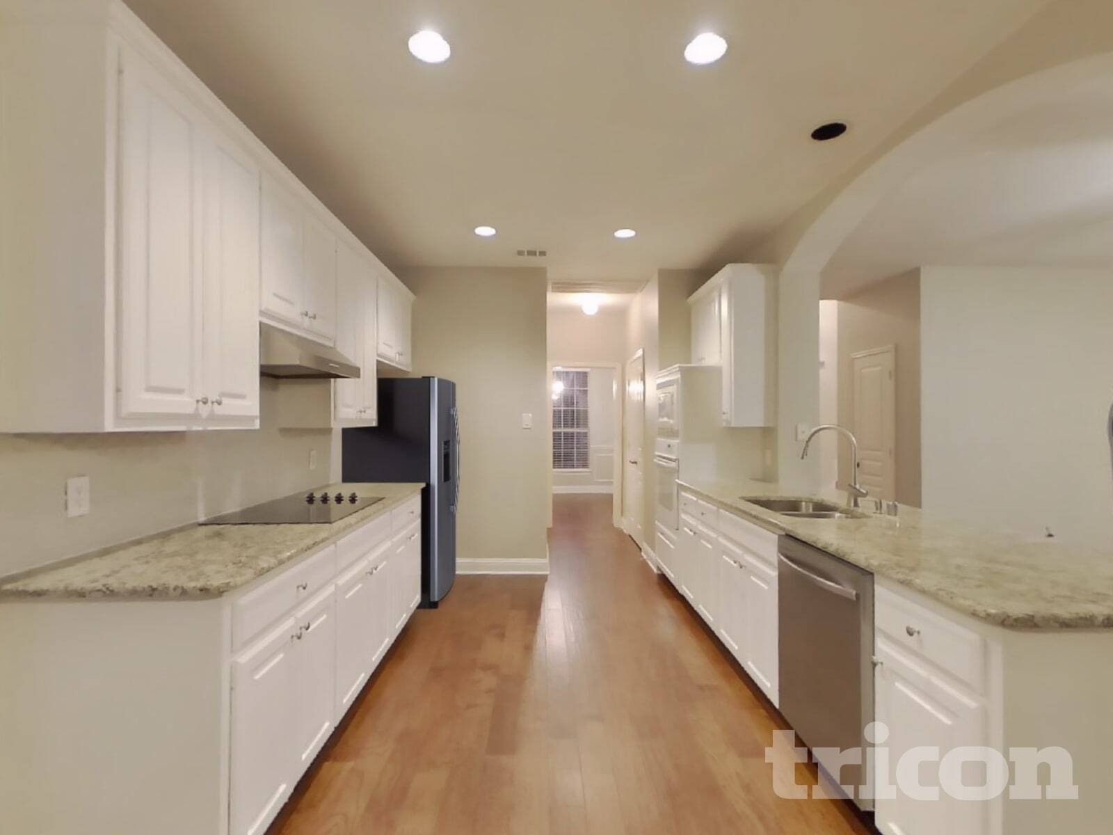 Building Photo - 2304 Greenview Dr