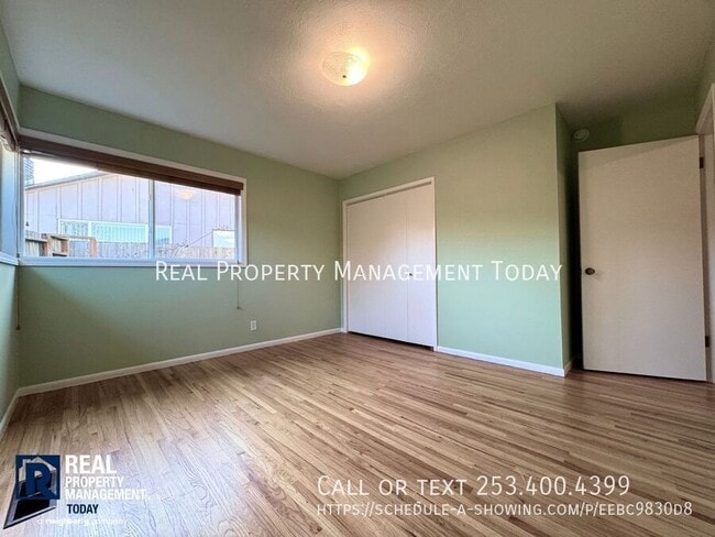 Building Photo - 1748 N Narrows Dr