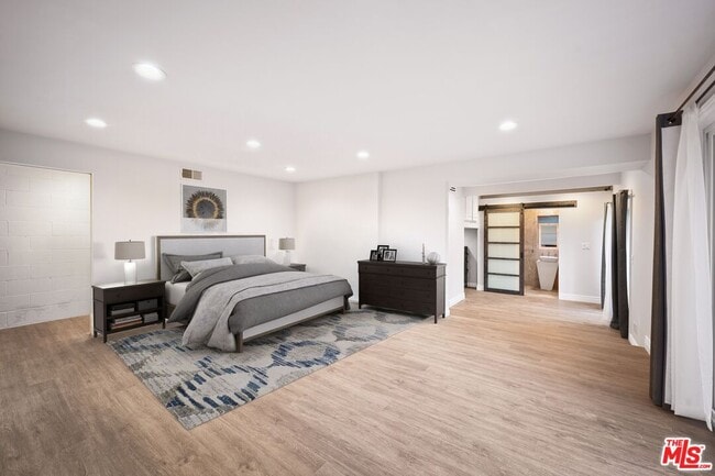 Building Photo - 8657 Valley Flores Dr