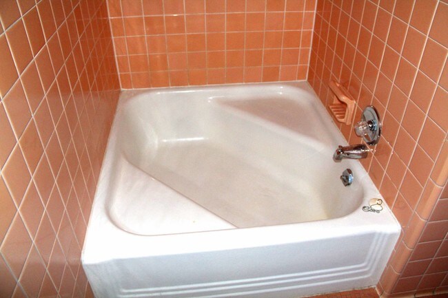 Building Photo - 660 Whitmore Rd