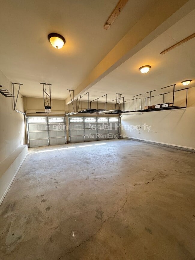 Building Photo - 1811 Traditions Way