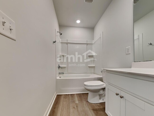 Building Photo - 517 Bush Dr