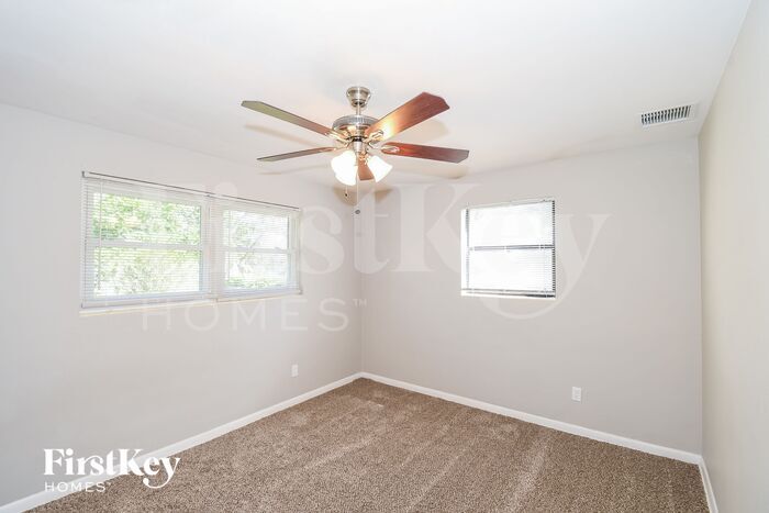 Building Photo - 8017 Santillo Dr
