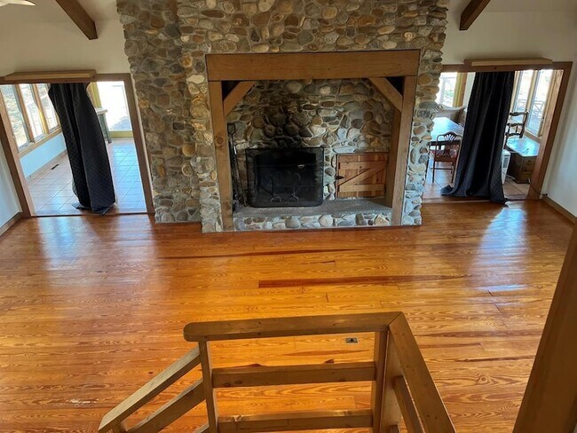 Building Photo - 9077 Henderson Ln