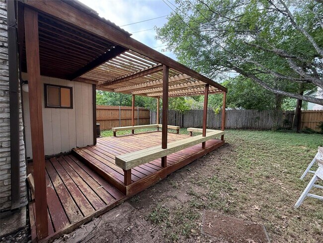 Building Photo - 6917 Scenic Brook Dr