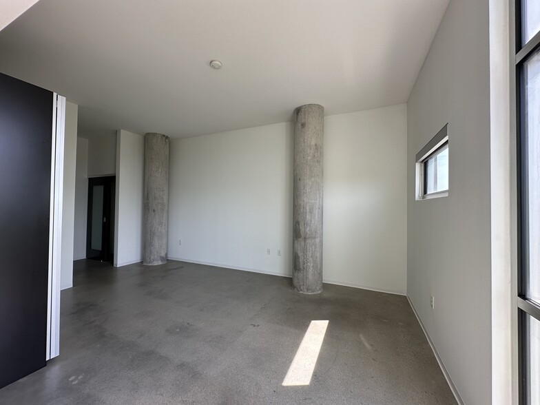 Building Photo - 2115 Yeaman Pl