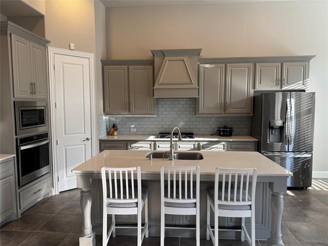 Building Photo - 3323 Royal Ridge Dr