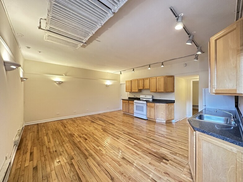 Building Photo - 3501 N Sheffield Ave