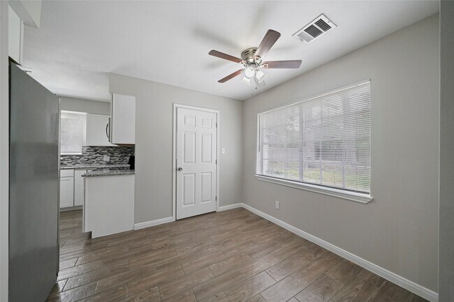 Building Photo - 643 Ames St