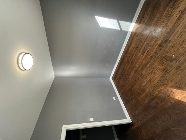 Building Photo - 5354 S Wells St