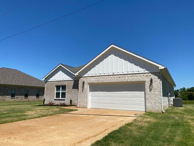 Building Photo - 4 bed, 2 bath home built in 2022 in Atoka w/ a move in Special