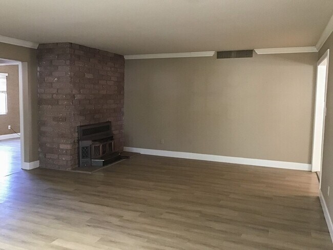 Building Photo - 3 Bedroom Home in Gilroy