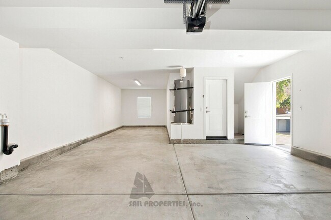 Building Photo - 3-Bed, 2.5-Bath Home in Great Stanton Community!
