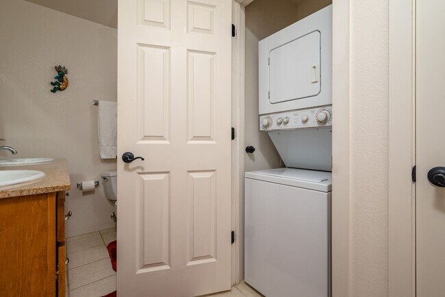Building Photo - Fully Furnished Condo Available Now!