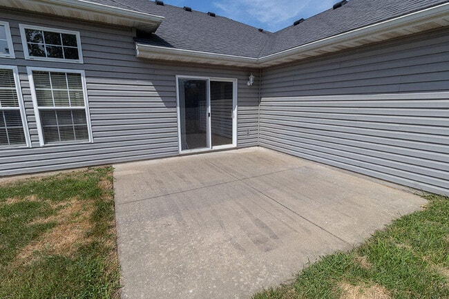 Building Photo - 2303 Roslyn Ct