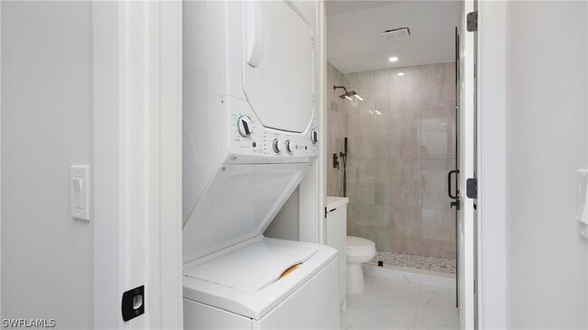 Building Photo - 9002 Somerset Ln