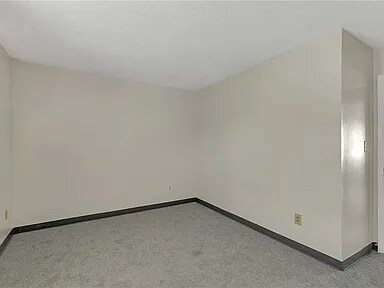 Building Photo - 2102 Victoria Ct