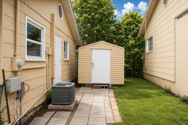 Building Photo - 1 Bedroom, 1 Bathroom Home for Rent in Zephyrhills!