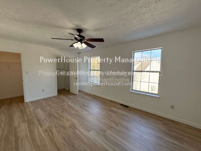 Building Photo - 3859 Meadow Creek Dr