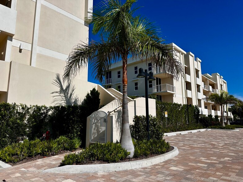 Building Photo - 4810 N Highway A1A