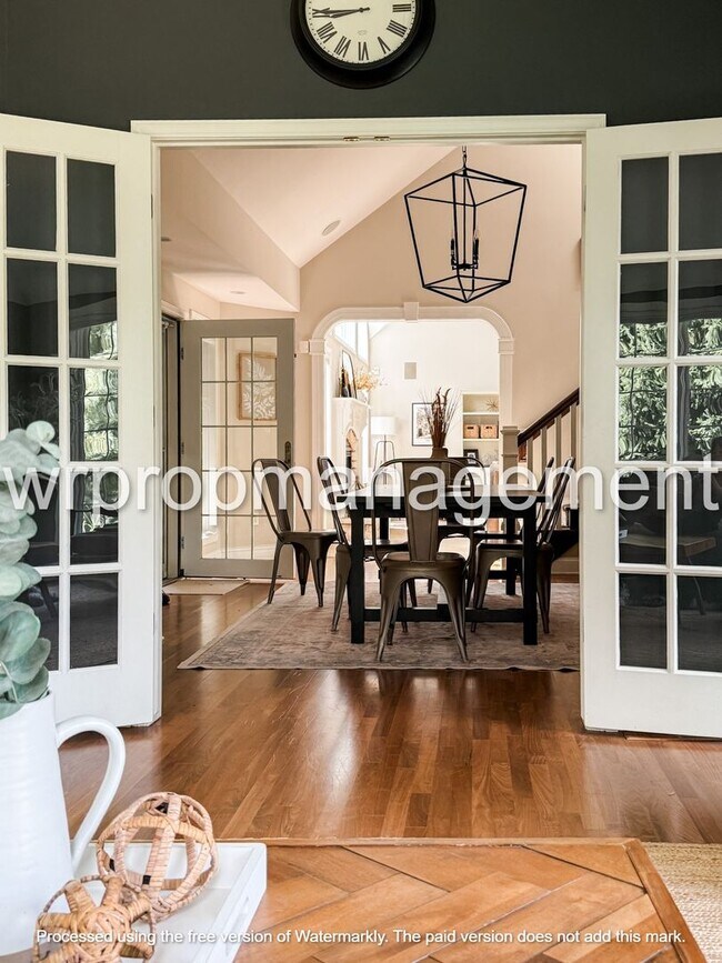 Building Photo - Gorgeous 3 bed 3.5 bath in Temperance