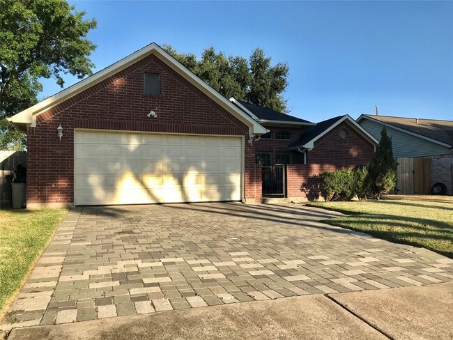 Building Photo - 2310 Townhall Ln