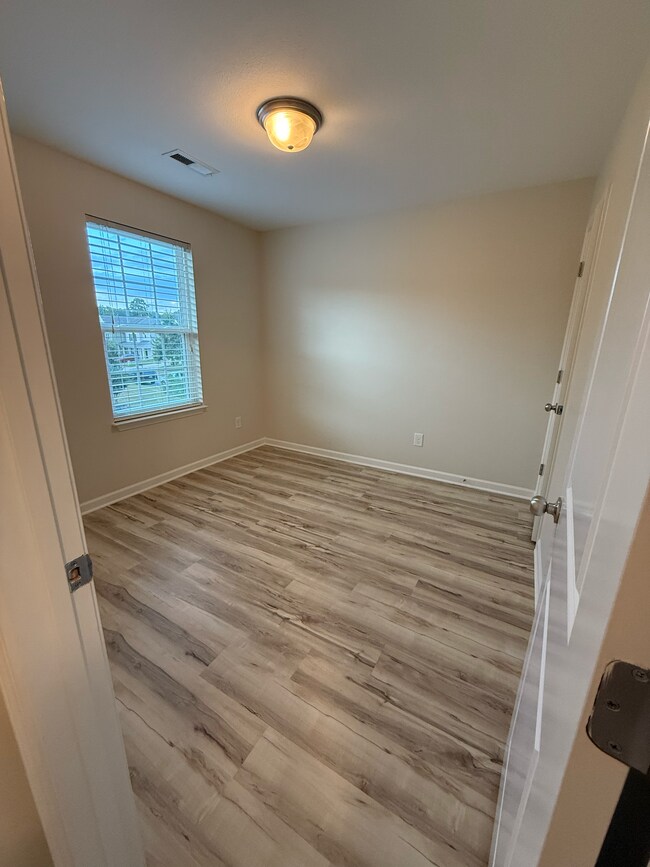 Building Photo - 2709 Manthorp Terrace