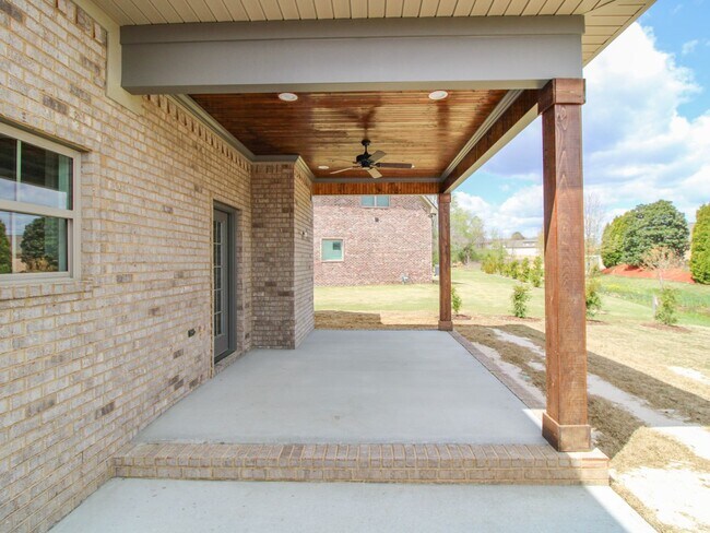 Building Photo - Fabulous Home in Canebrake