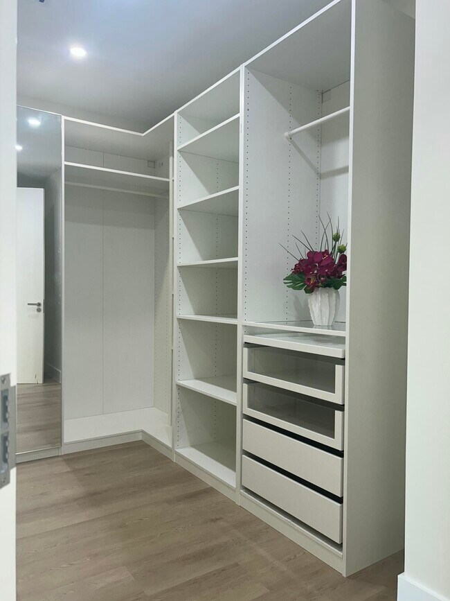 Building Photo - 1125 NE 17th Ave