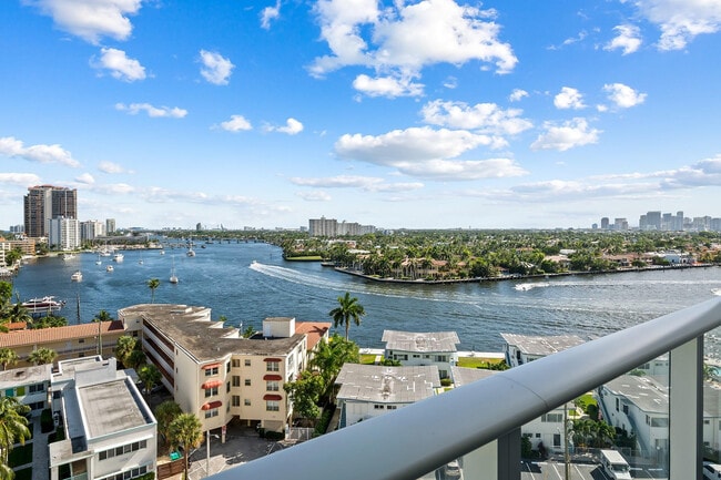 Building Photo - 401 N Birch Rd