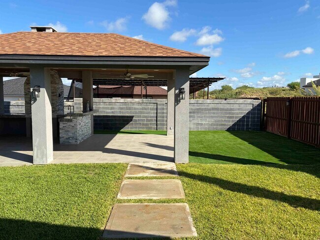 Building Photo - 1622 Bilbao Drive