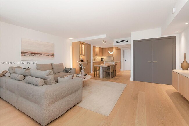 Building Photo - 2301 Collins Ave