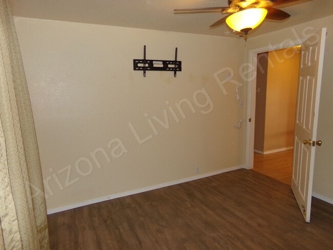 Building Photo - ADORABLE 2 BEDROOM 1 BATHROOM HOME