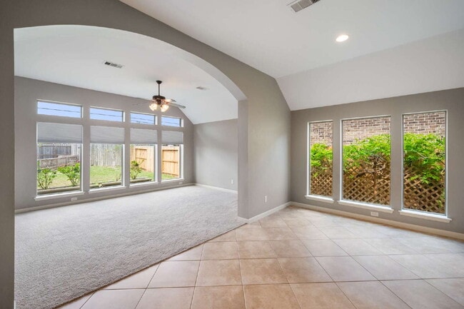 Building Photo - Move-in Ready!  Beautiful Perry Home One Story Home!
