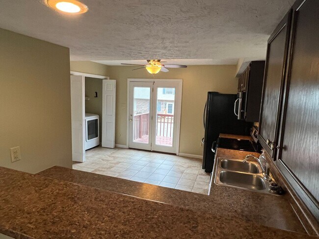 Building Photo - PRIE REDUCTION  3 Bedroom Avail August 2026; Rent $1,600