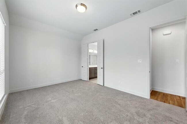 Building Photo - 177 Plumbago Loop