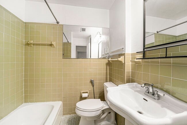 Building Photo - 1720 Libbey Dr