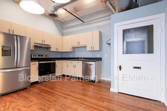 Building Photo - 1204 1st Ave