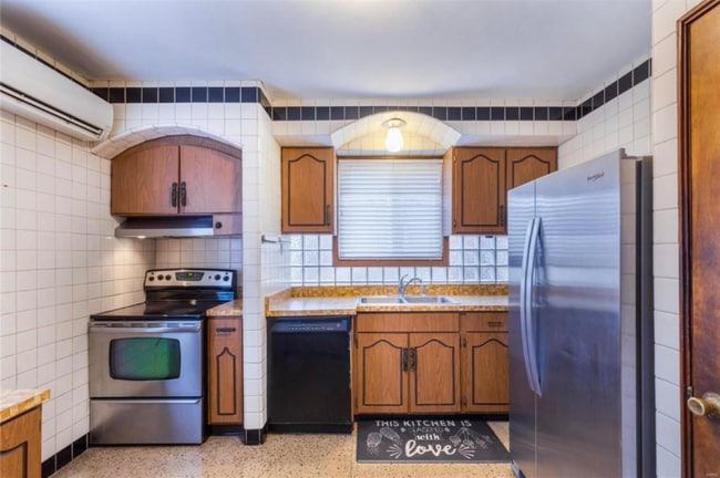 Building Photo - 6000 Arendes Dr