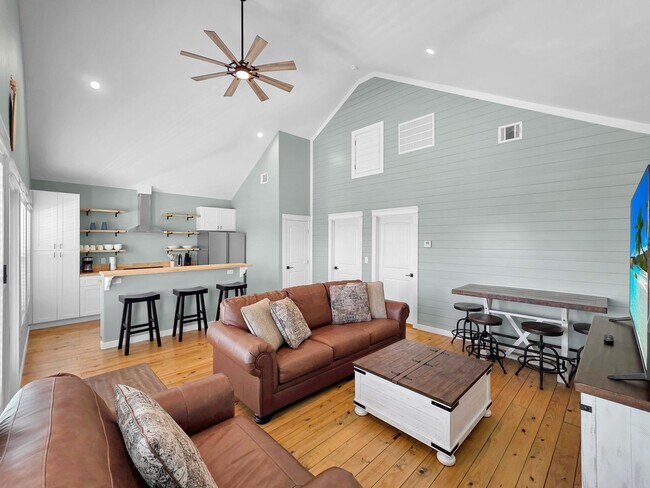 Building Photo - 1032 Sunset Cir
