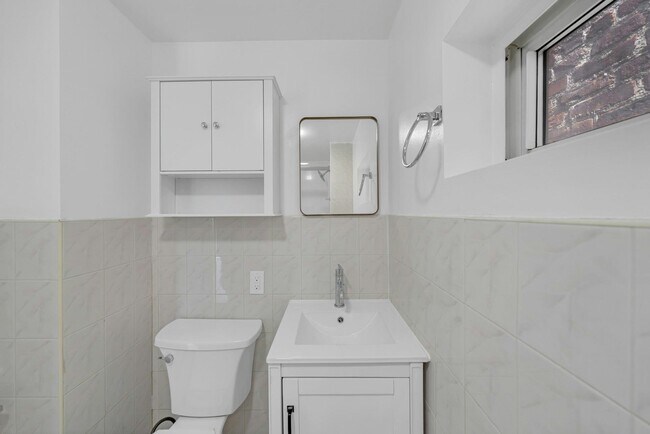 Building Photo - 65 St Pauls Ave