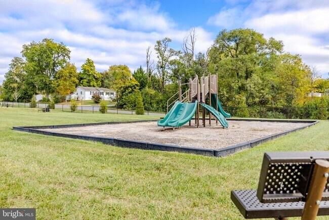 Building Photo - 171 Schyrock Dr